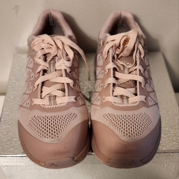 KEEN STEEL TIP SIZE 9 1/2 W. Pink Athletic Shoes - Picture 2 of 5